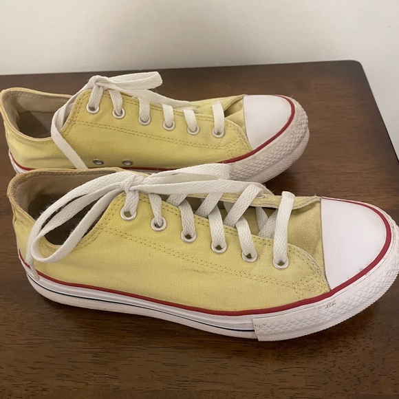 Yellow Converse low-tops - Picture 1 of 4